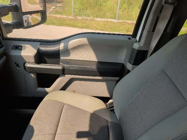 Used 2018 White Ford XL image 16