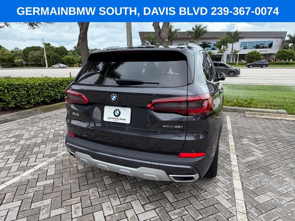 Used 2020 Dark Graphite BMW xDrive40i image 11