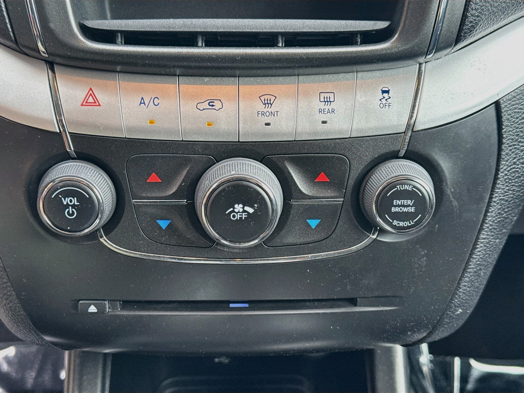 Used 2019 Pitch Black Clearcoat Dodge SE image 11
