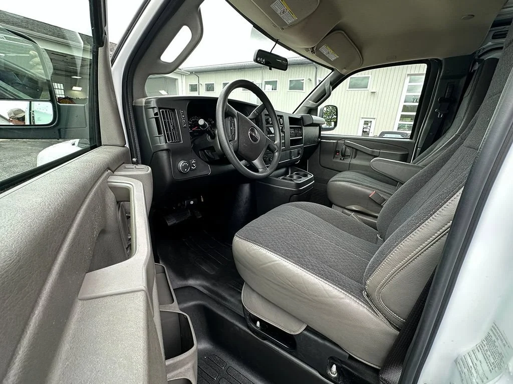 Used 2025 Summit White GMC Work Van image 24