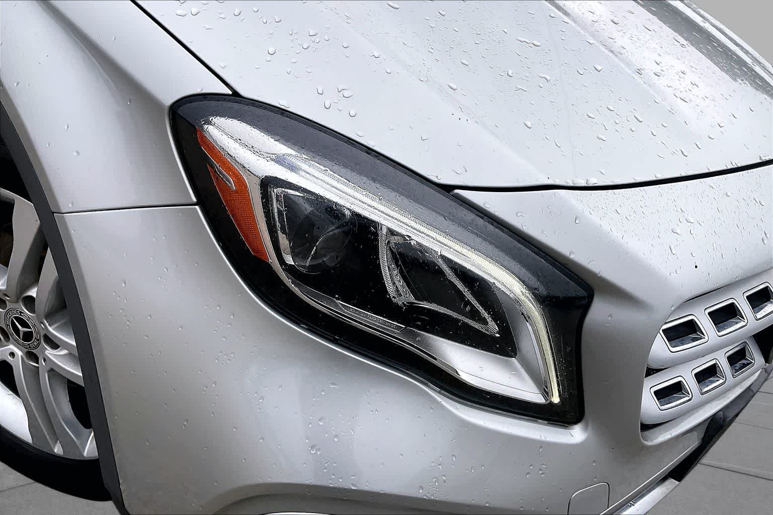 Used 2018 Polar Silver Metallic Mercedes-Benz GLA 250 image 25