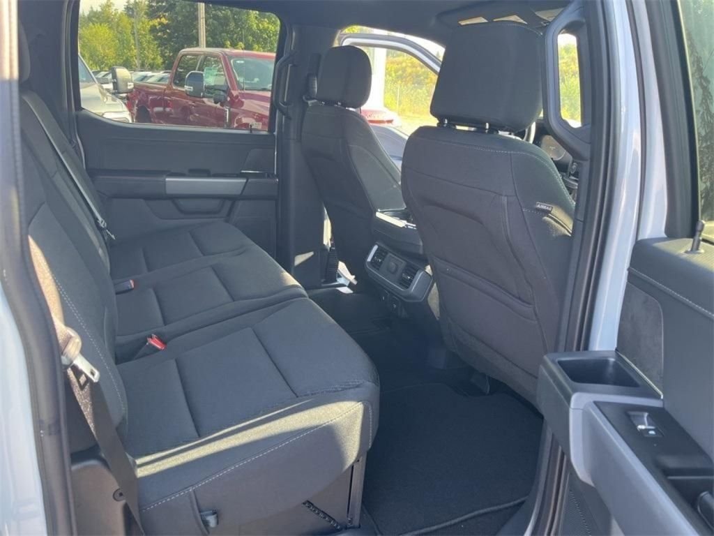 New 2025 Space White Metallic Ford XLT image 27