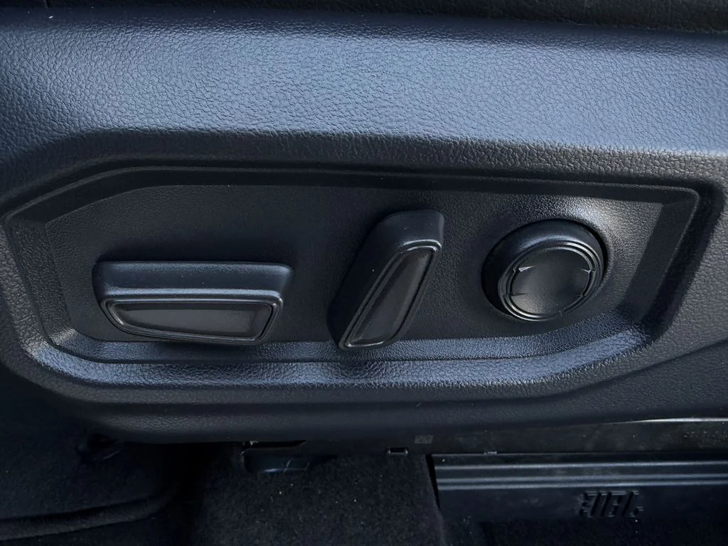 Used 2023  Toyota Limited image 28