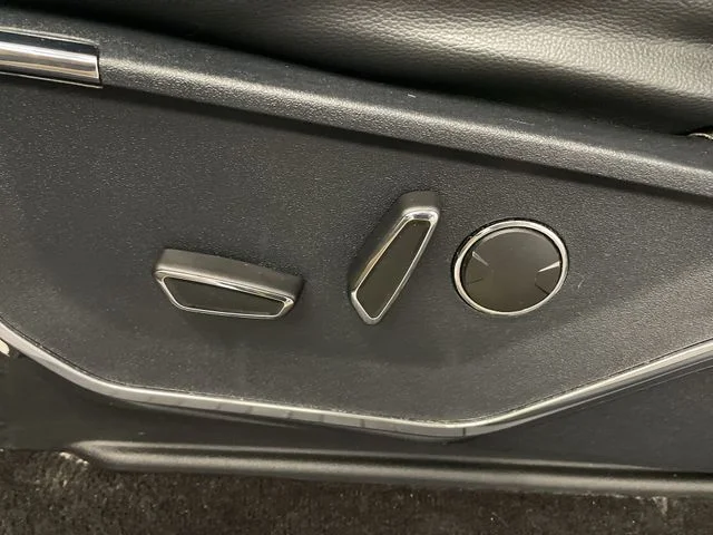 Used 2021 Gray Metallic Ford Lariat image 18