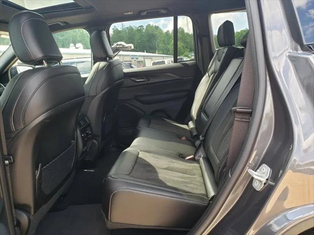 New 2025 Baltic Gray Metallic Clear-Coat Exterior Paint Jeep Altitude X image 24