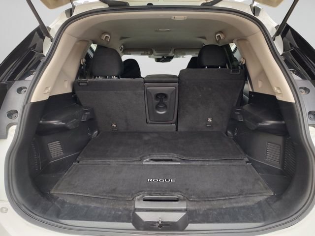 Used 2020 White Nissan S image 31
