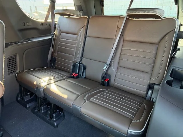 Used 2025 White Frost Tricoat GMC Denali Ultimate image 21