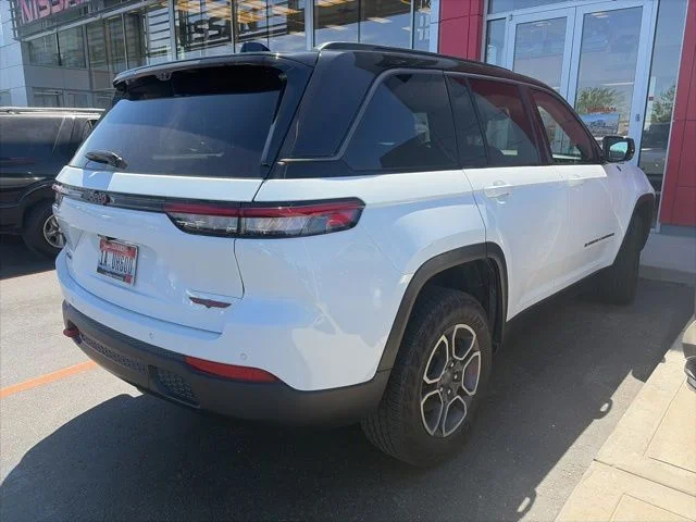 Used 2022 White Jeep Trailhawk image 7