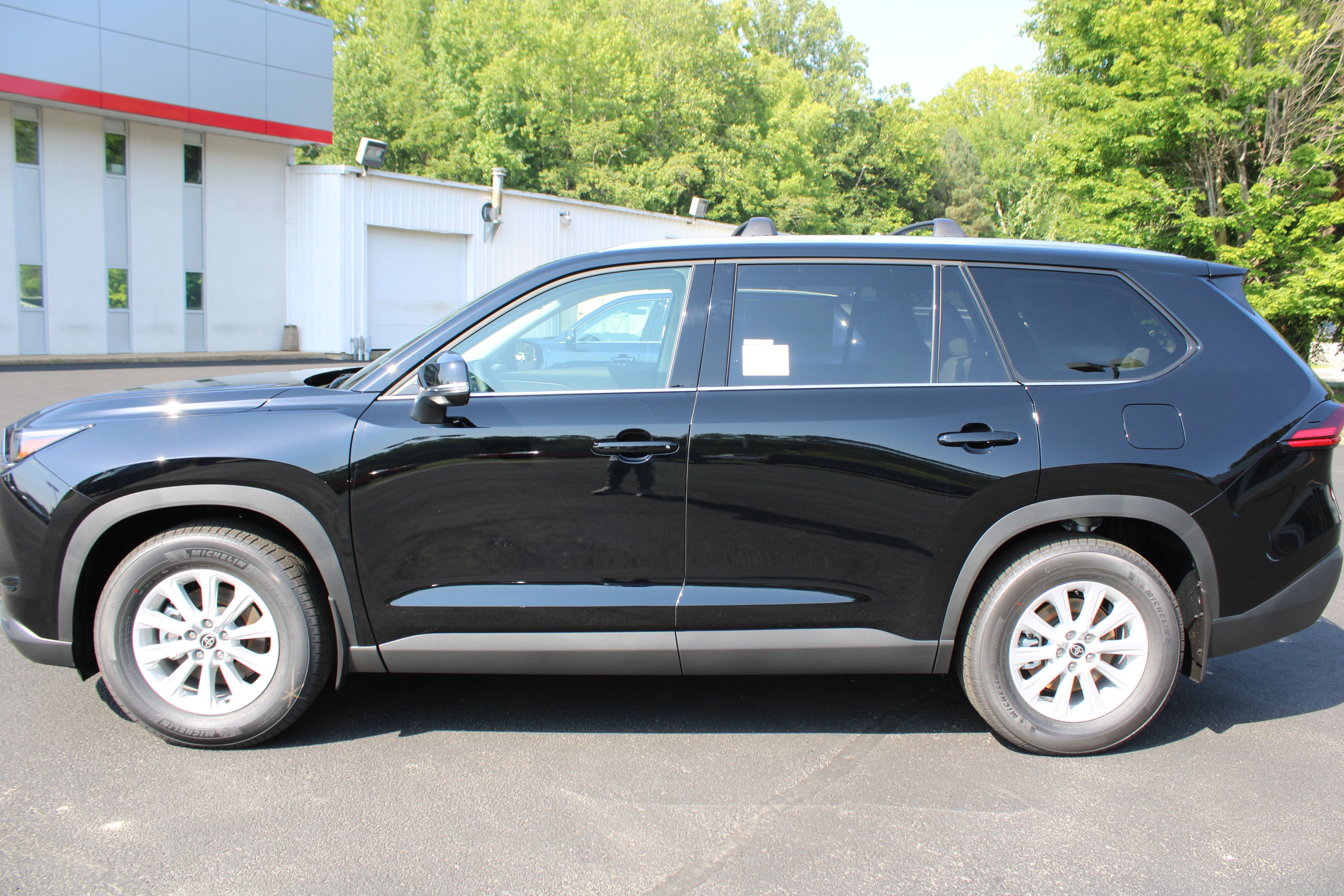 New 2026 Midnight Black Metallic Toyota  XLE image 8