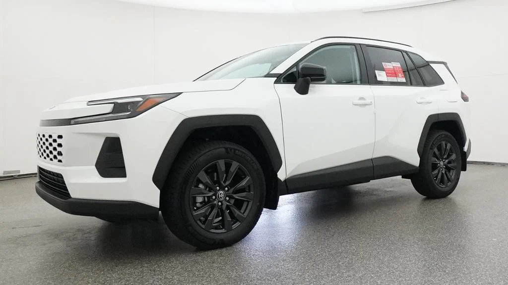 New 2026 Ice Cap Toyota XLE Premium image 6