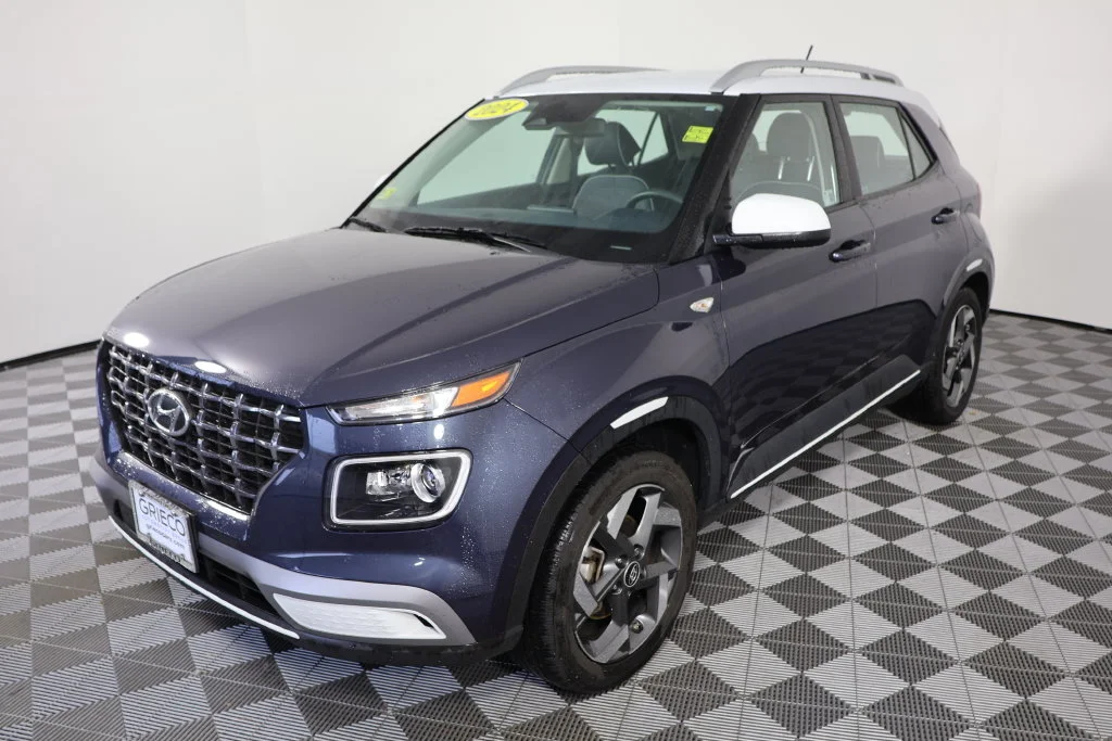 Used 2024 White Hyundai Limited image 4