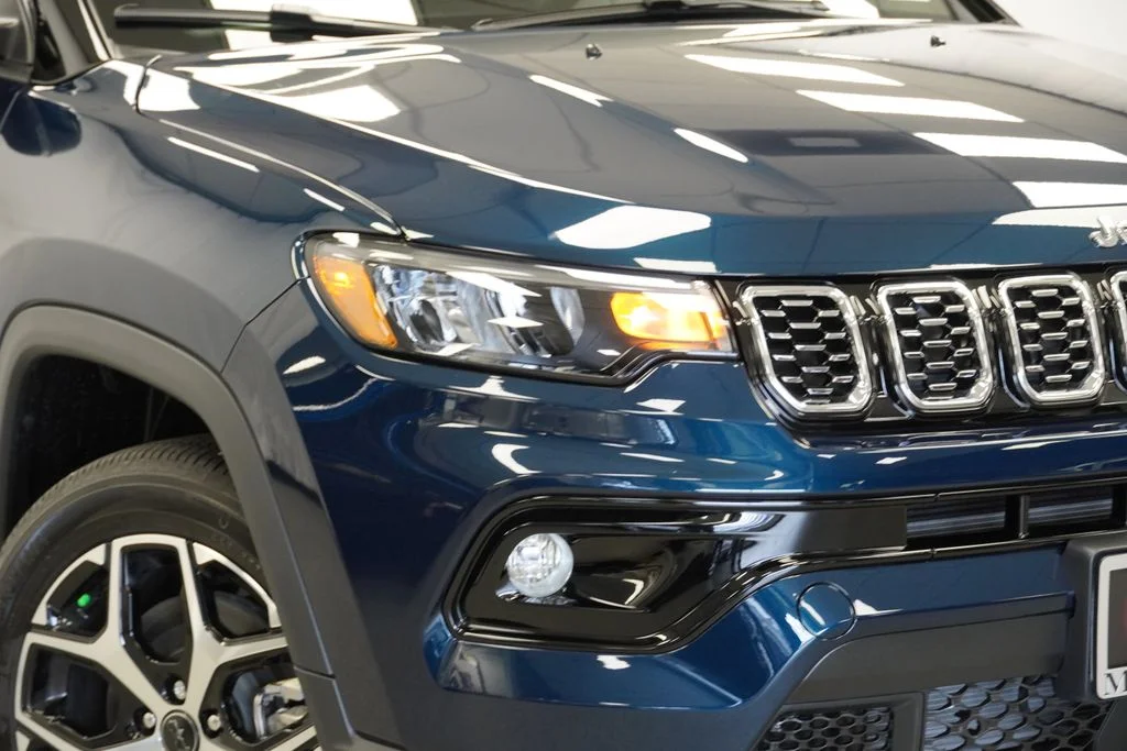 New 2026 Fathom Blue Pearl-Coat Exterior Paint Jeep Limited image 4