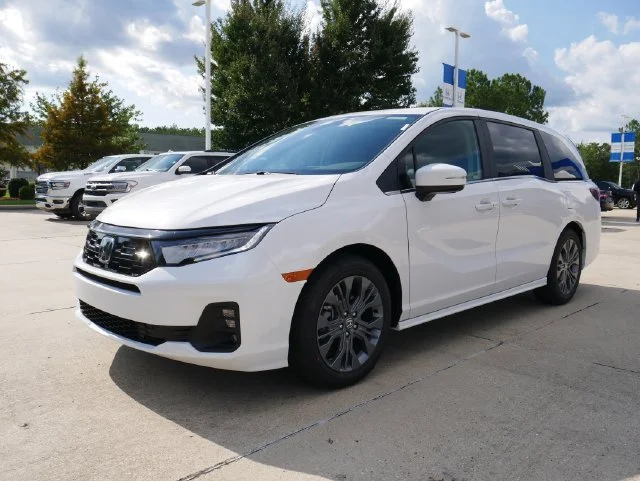New 2027 Platinum White Pearl Honda Touring image 6