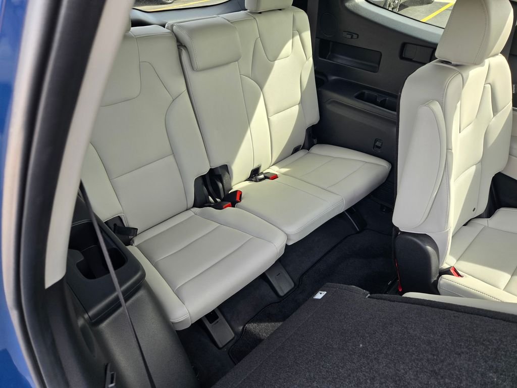 Used 2024 Black Kia S image 17