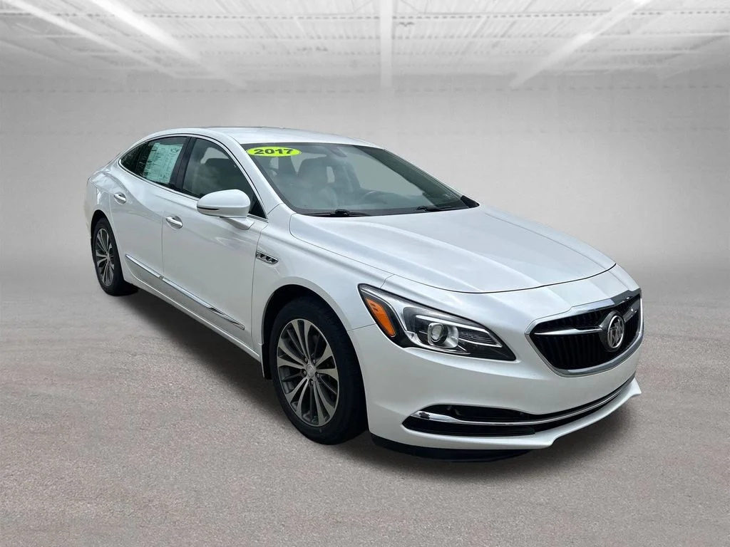 Used 2017 White Buick Essence image 8