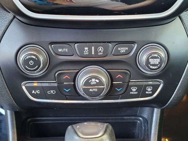 Used 2019 Blue Jeep Limited image 21