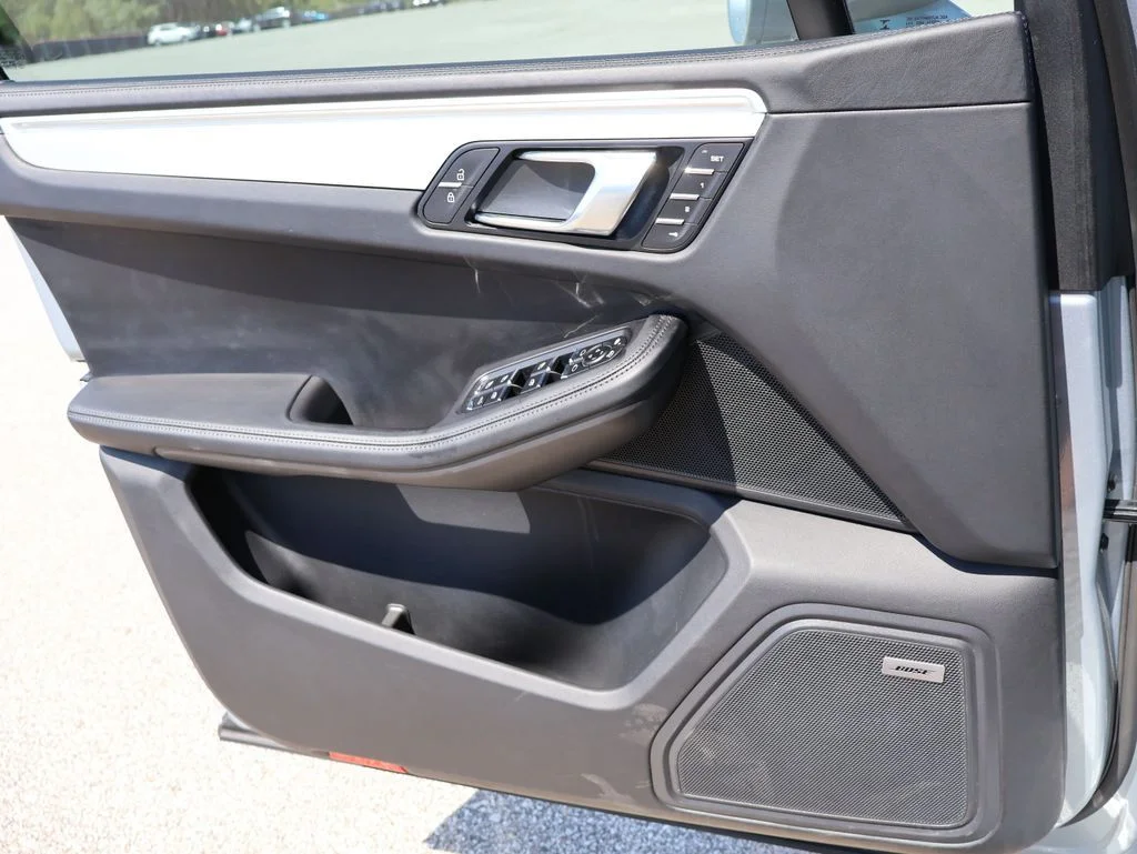 Used 2020 Dolomite Silver Metallic Porsche Turbo image 34