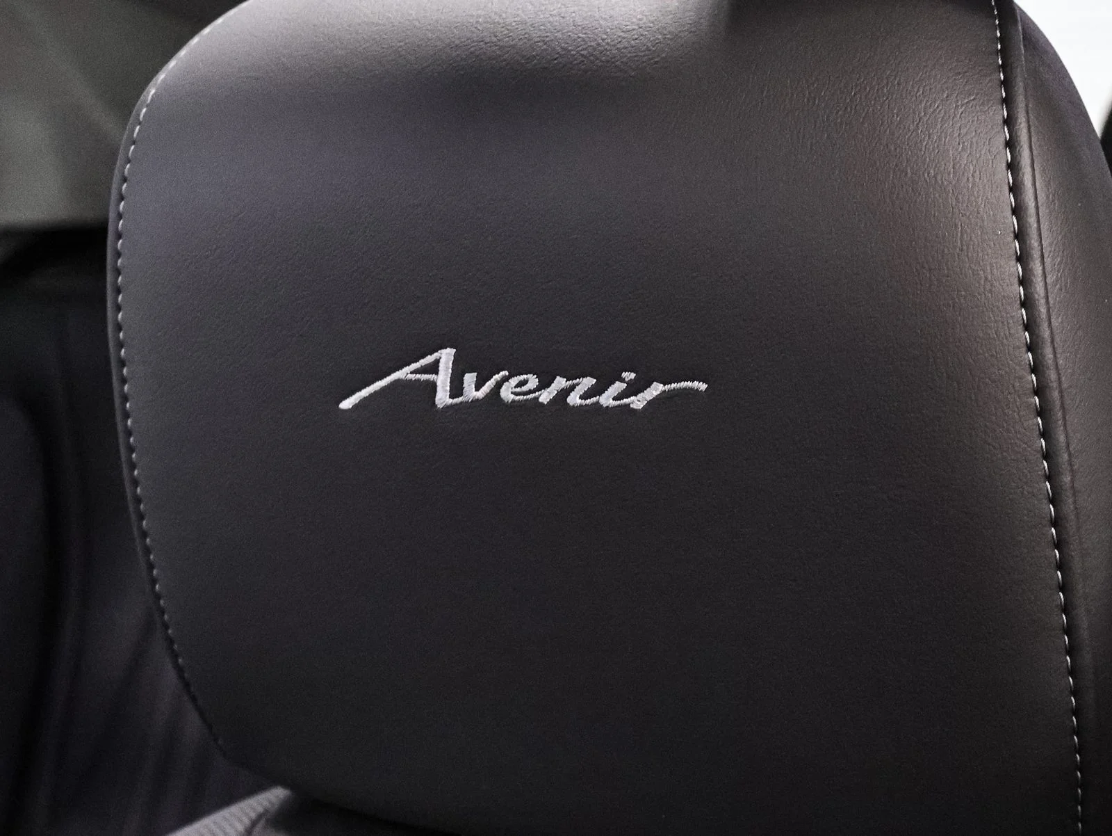 New 2026 Black Buick Avenir image 22