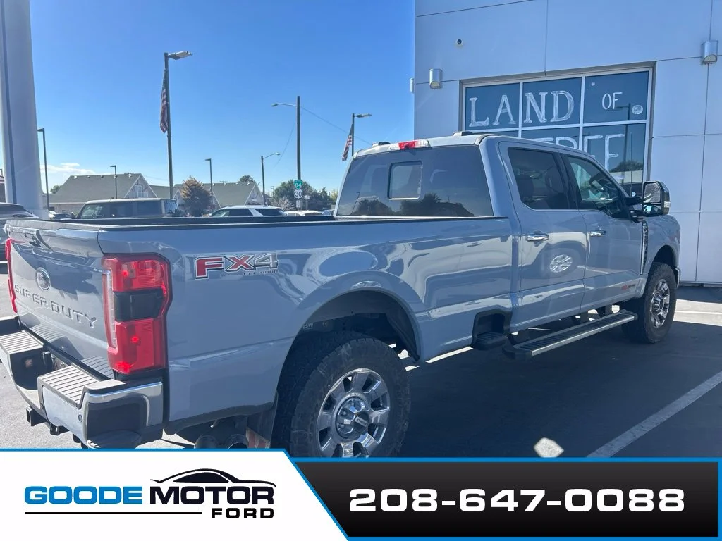 Used 2025 Gray Metallic Ford Lariat image 4