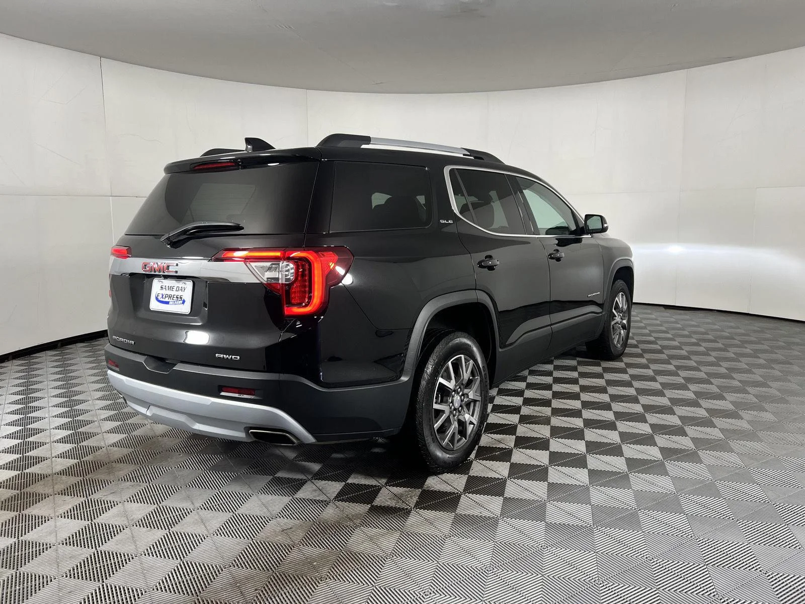 Used 2023 Ebony Twilight Metallic GMC SLE image 9