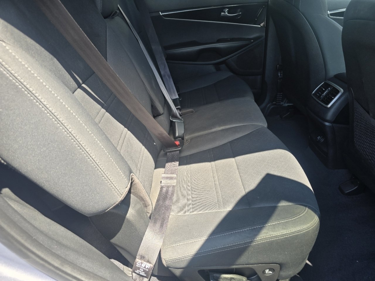 Used 2020 Silver Kia L image 12