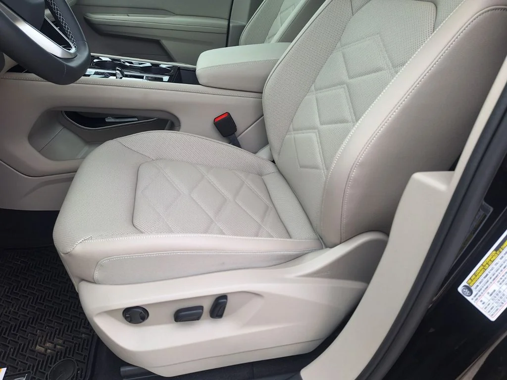 New 2026 Black Volkswagen 2.0T SE w/Technology image 9