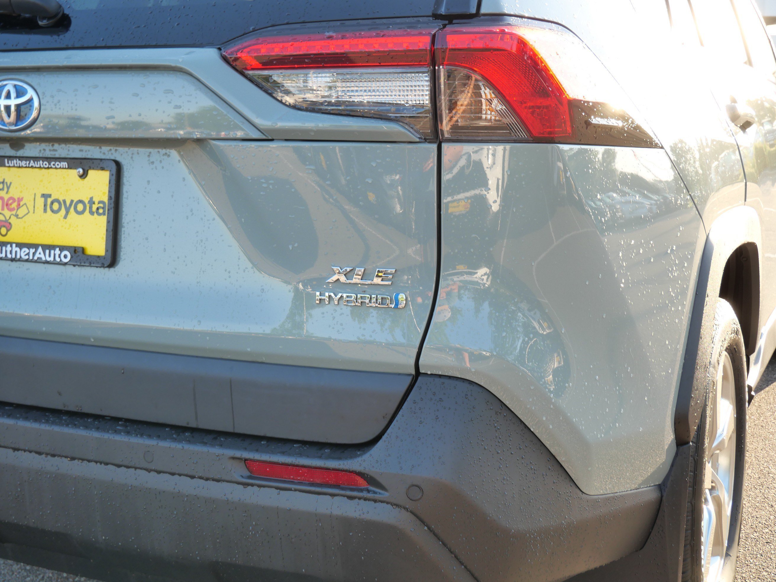 Certified Used 2021 Lunar Rock Toyota Hybrid XLE Premium image 18