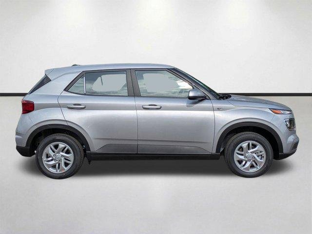 New 2026 Shimmering Silver Hyundai SE image 4