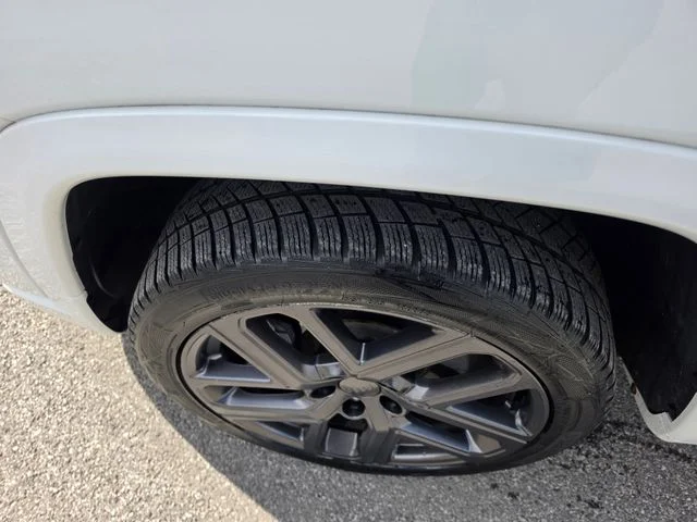 Used 2024 White Jeep Limited image 9