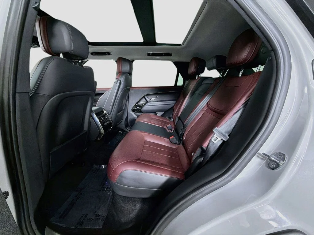 Used 2023 Gray Land Rover SE Dynamic image 26
