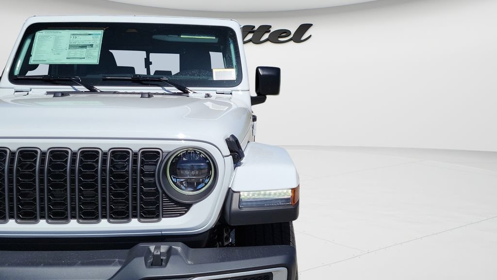 New 2026 Bright White Clear-Coat Exterior Paint Jeep Sahara image 24
