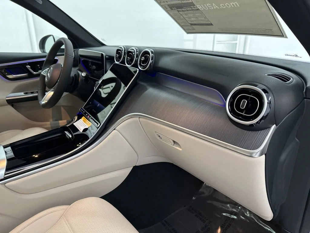 Used 2026 White Mercedes-Benz GLC 300 image 26