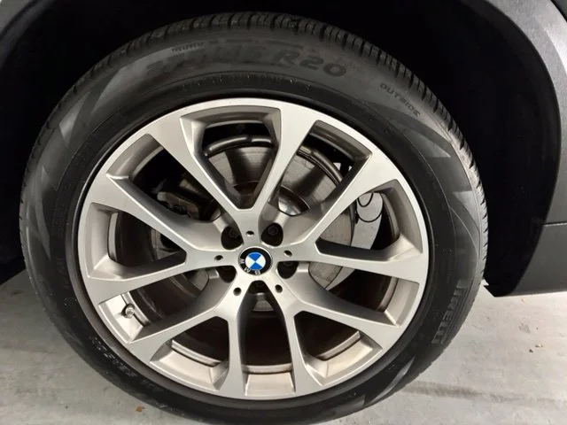 Used 2022 Jet Black BMW sDrive40i image 8
