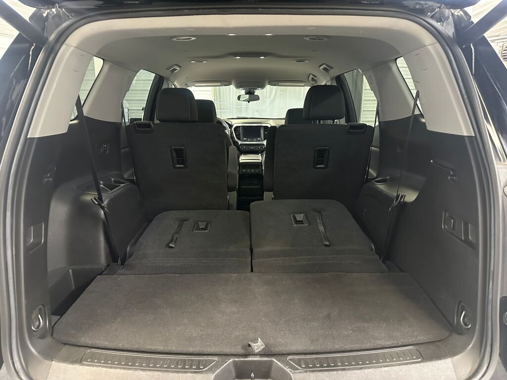 Used 2023 Ebony Twilight Metallic GMC SLE image 26