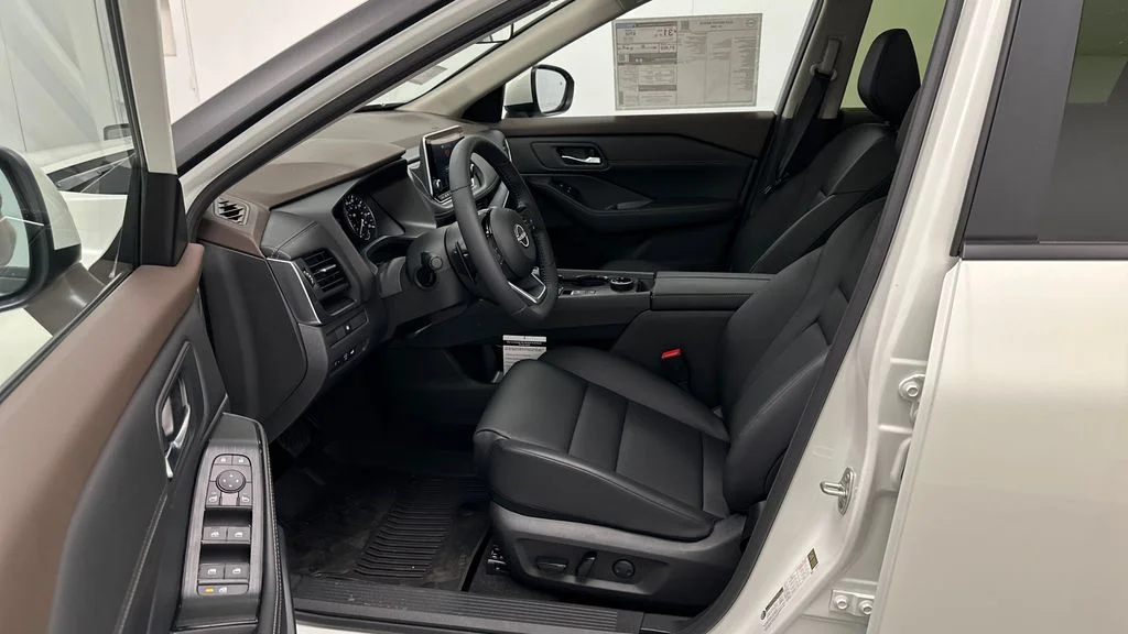Used 2023 White Nissan SV image 9