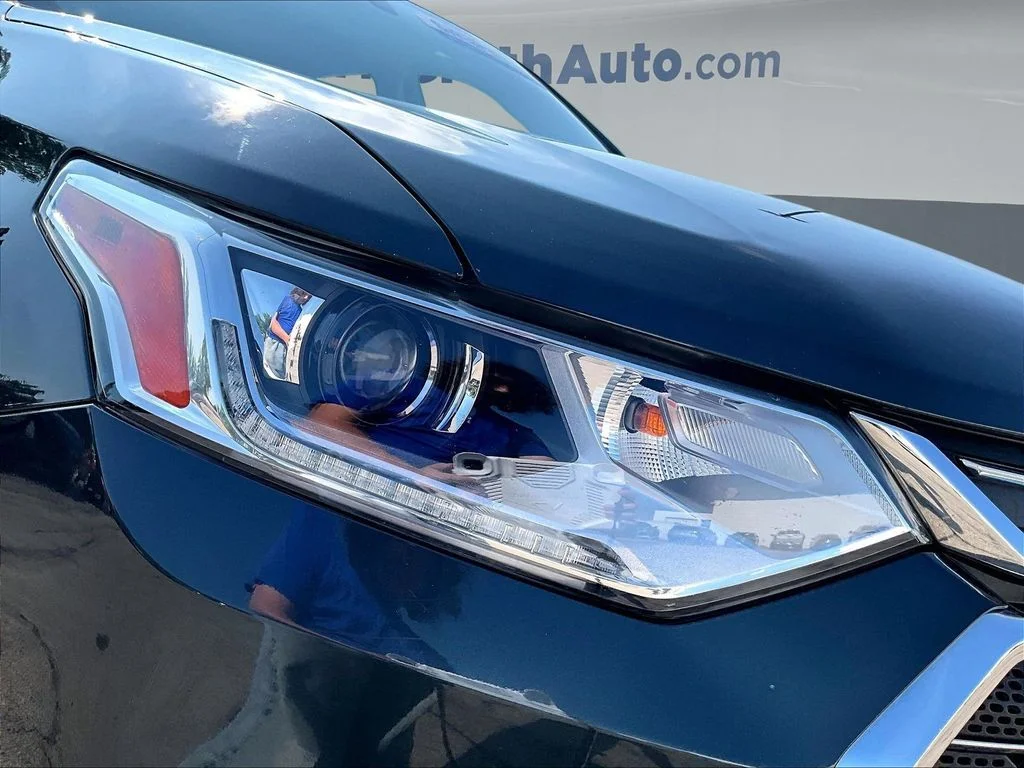 Used 2018 Gray Chevrolet LT image 35