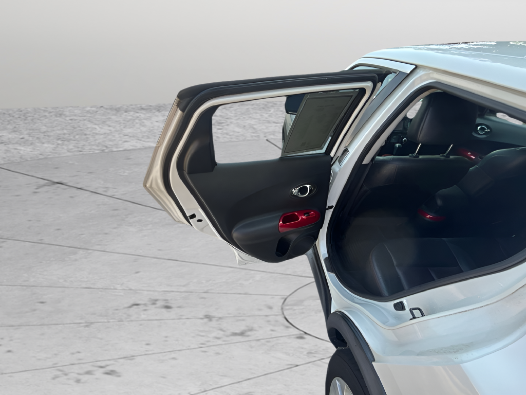 Used 2013 White Nissan SL image 27