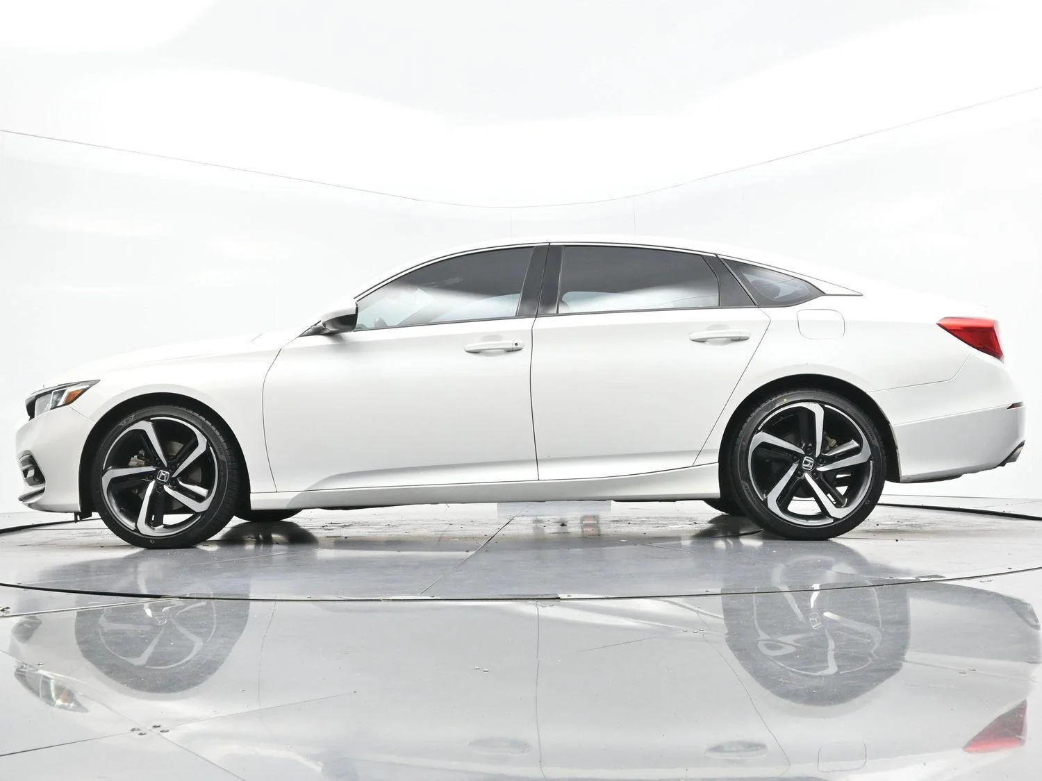 Used 2018 Platinum White Pearl Honda Sport image 44