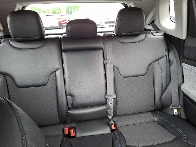Used 2022 Red Jeep Latitude image 20