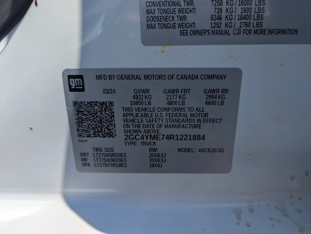 Used 2024 White Chevrolet Custom image 33