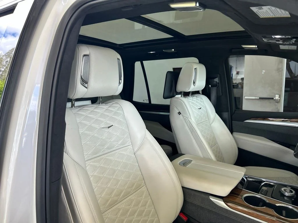 Used 2025 White Cadillac Sport Platinum image 33