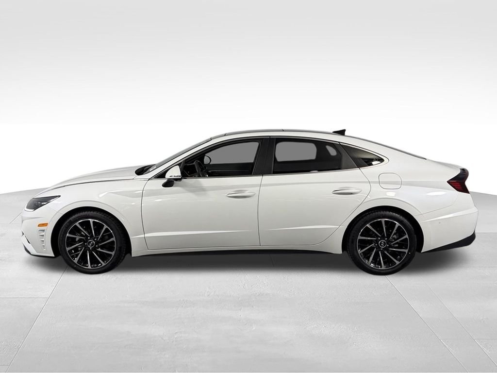 Used 2021 Quartz Hyundai Limited image 10