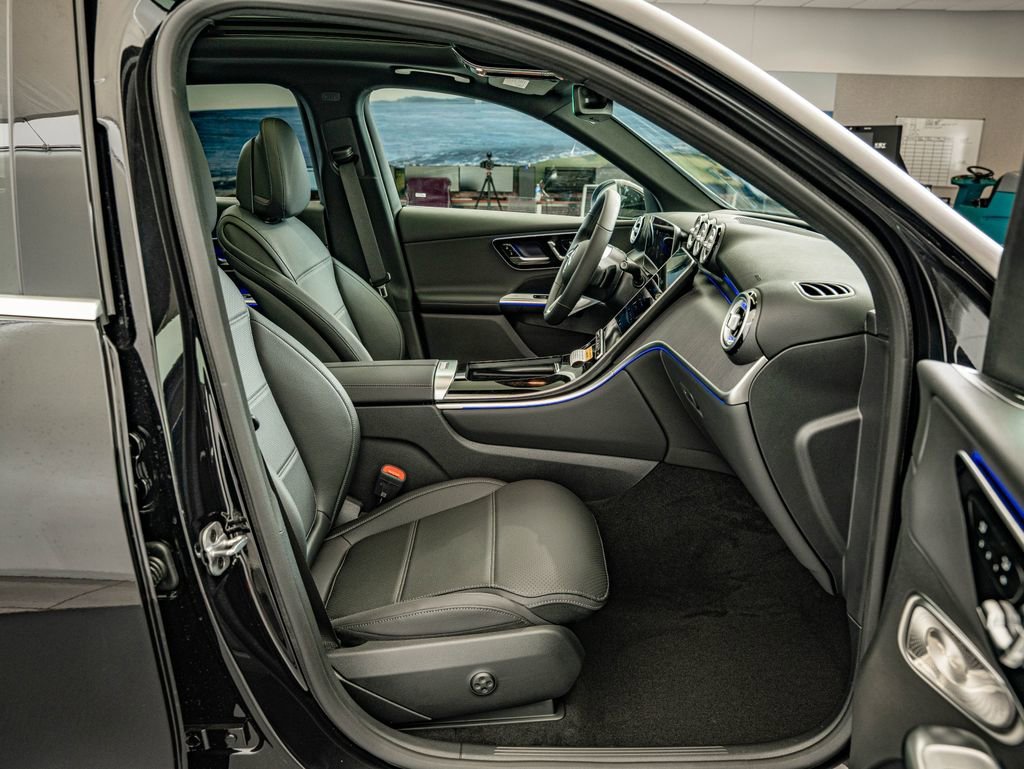 New 2026 Obsidian Black Metallic Mercedes-Benz GLC 300 image 34