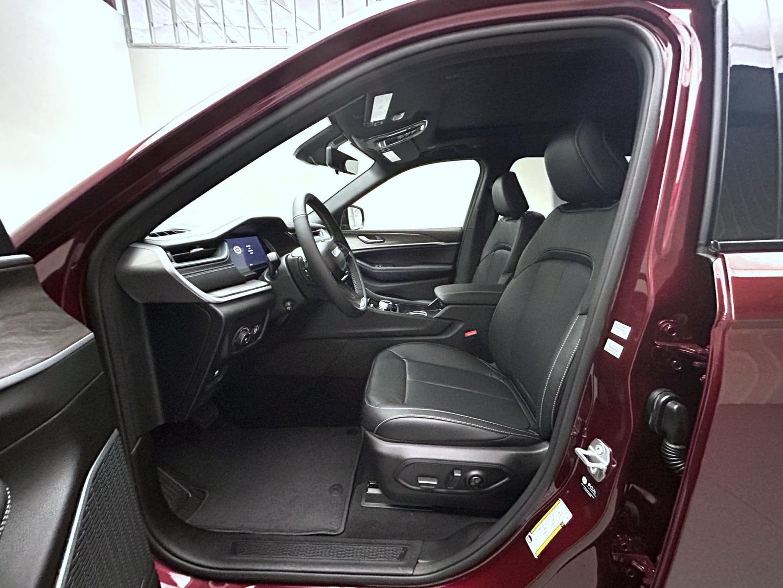 New 2026 Velvet Red Pearlcoat Jeep Limited Reserve image 10