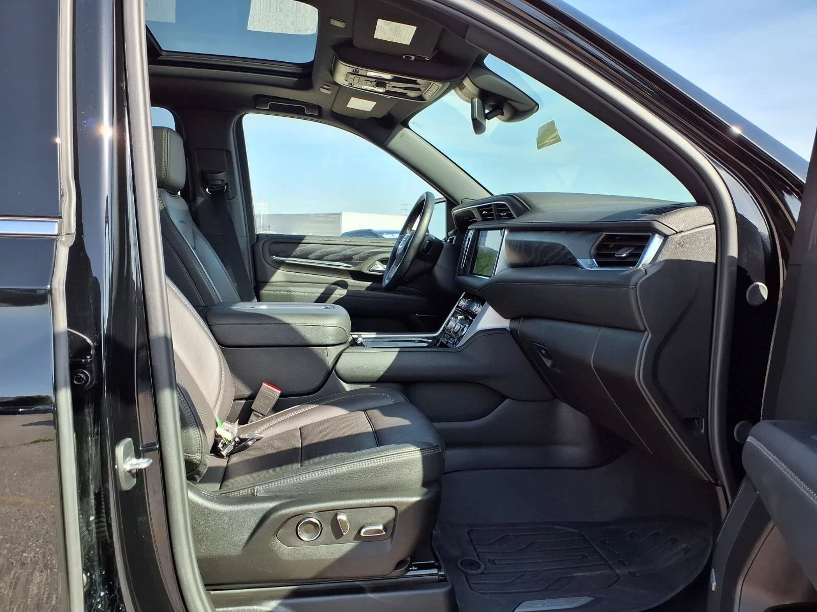 Used 2024 Onyx Black GMC Denali image 32