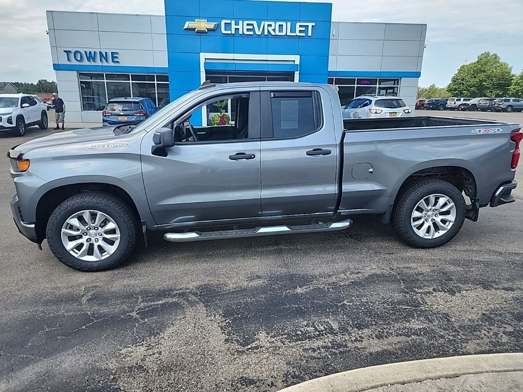 Used 2021 Gray Chevrolet Custom image 4