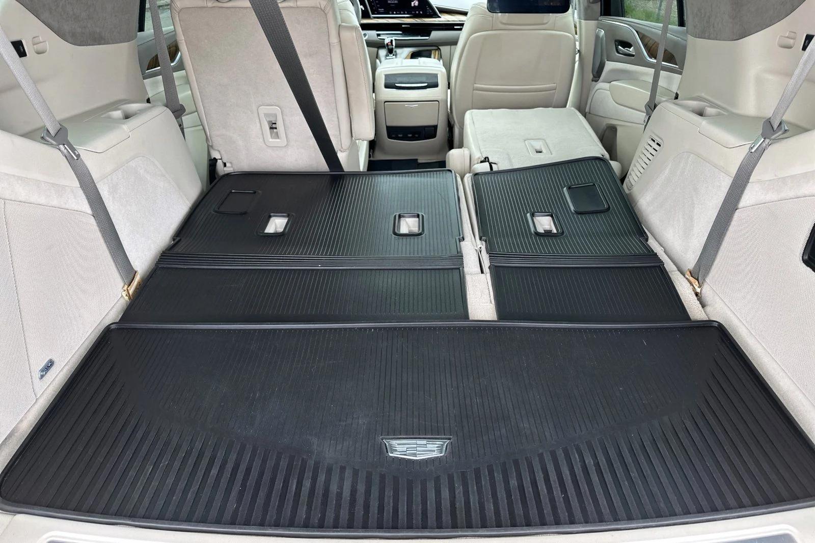 Used 2022  Cadillac Sport Platinum image 17
