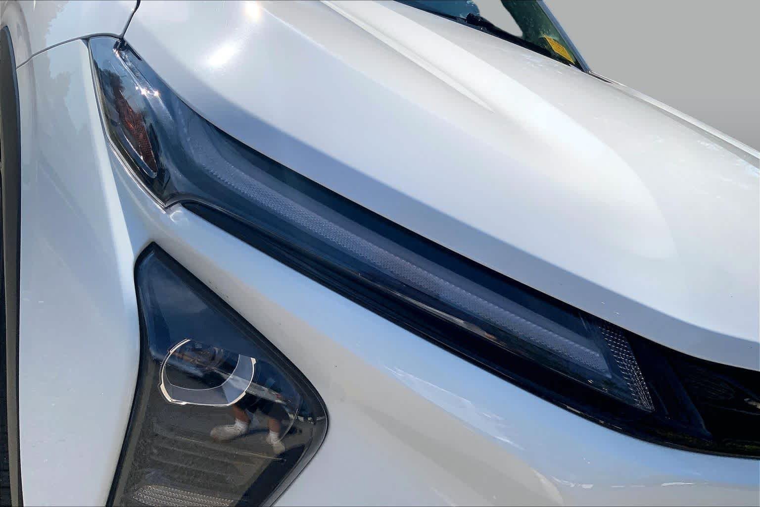 Used 2024 Summit White Chevrolet ACTIV image 27