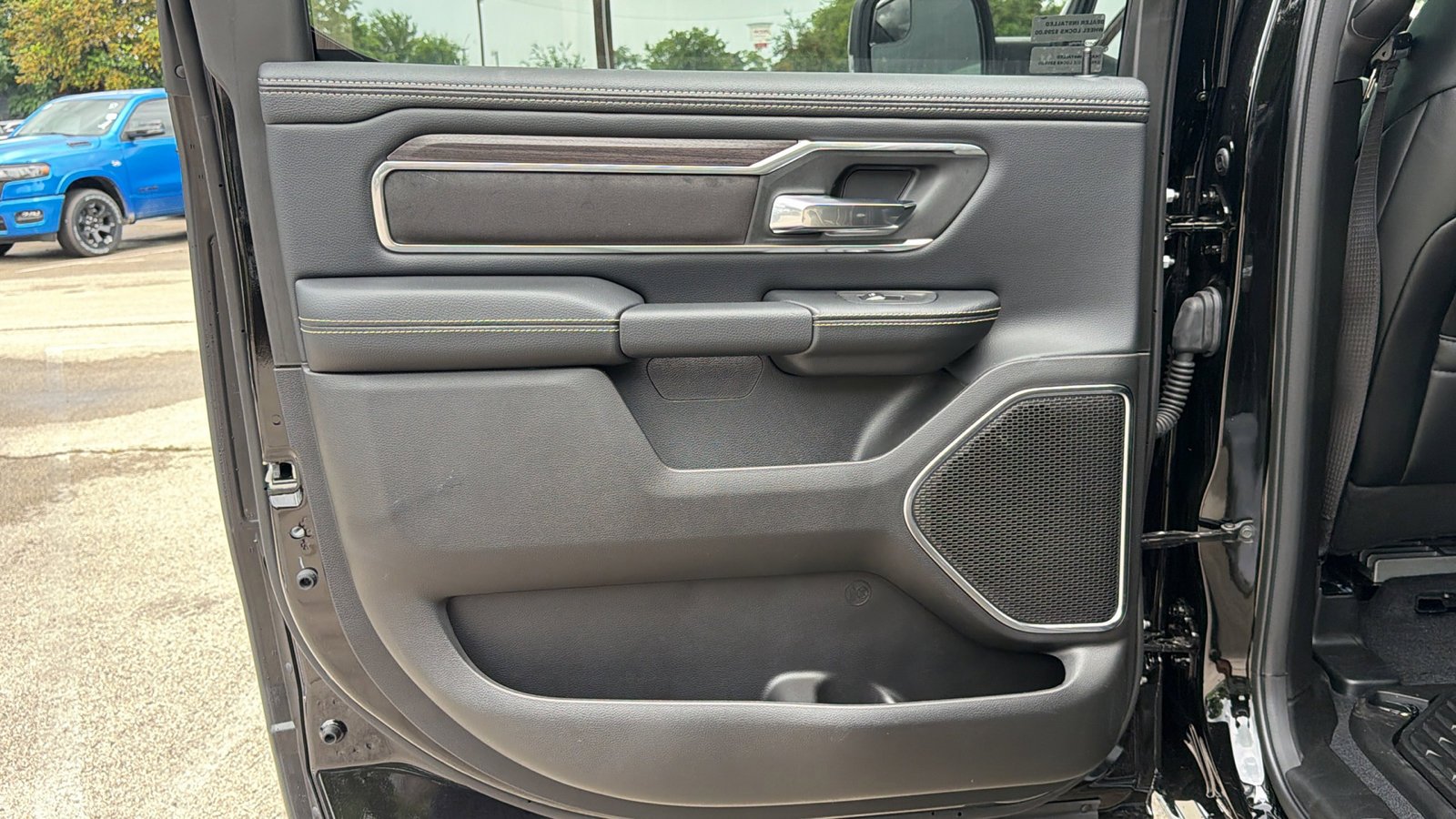 New 2026 Diamond Black Crystal Pearl-Coat Exterior Paint RAM Laramie image 14