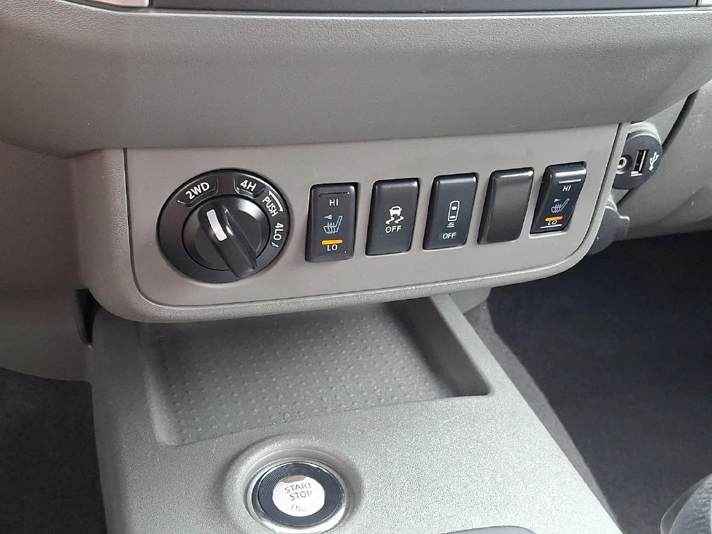 Certified Used 2020 Gun Metallic Nissan SV image 15